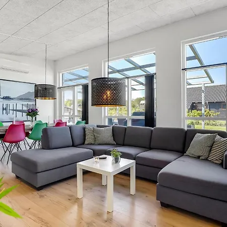 Four-bedroom In Dom wakacyjny