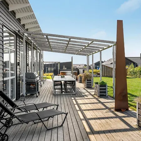 Vakantiehuis Four-bedroom In *