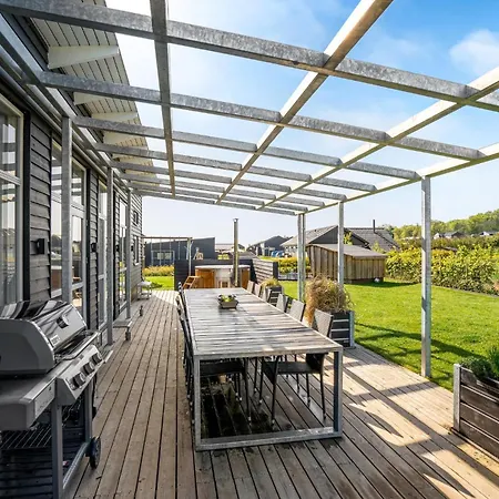 Vakantiehuis Four-bedroom In